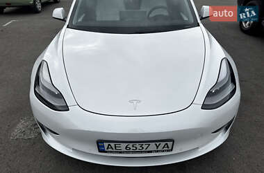 Седан Tesla Model 3 2021 в 