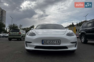 Седан Tesla Model 3 2021 в 