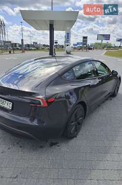Седан Tesla Model 3 2024 в 