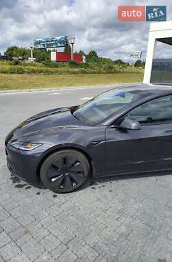 Седан Tesla Model 3 2024 в 