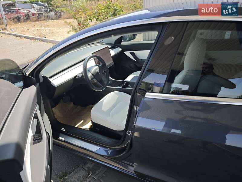Седан Tesla Model 3 2018 в Миколаєві