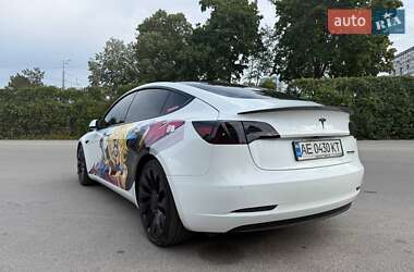 Седан Tesla Model 3 2021 в 