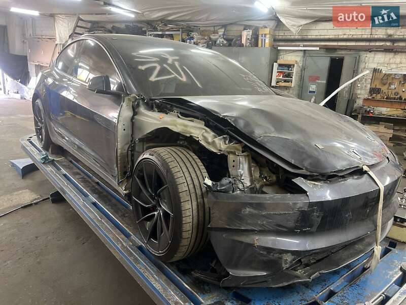 Седан Tesla Model 3 2024 в Киеве