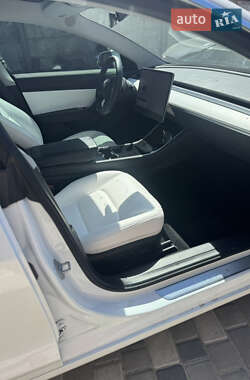 Седан Tesla Model 3 2019 в 