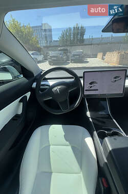 Седан Tesla Model 3 2019 в 