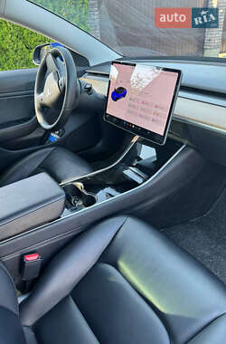 Седан Tesla Model 3 2019 в 
