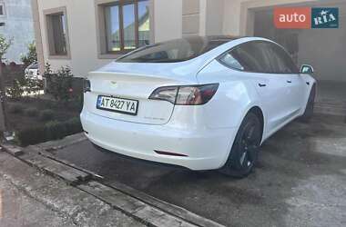 Седан Tesla Model 3 2022 в 