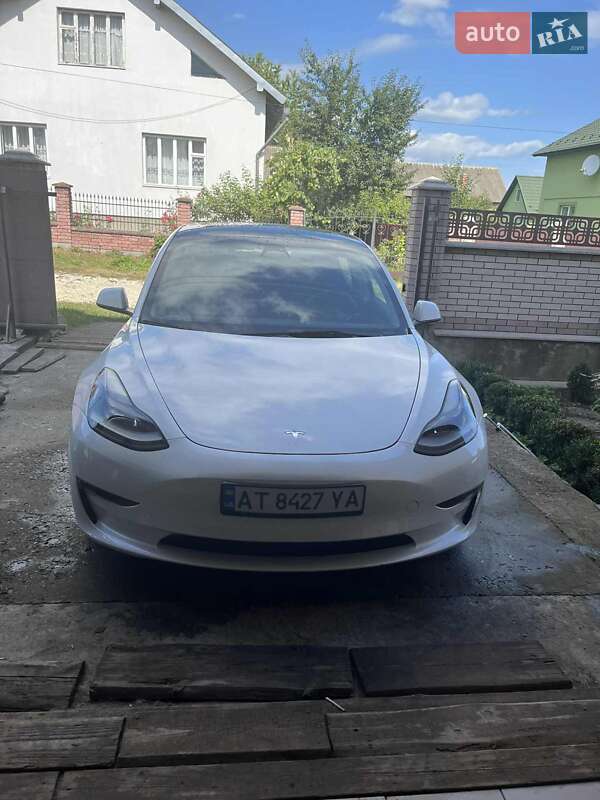 Седан Tesla Model 3 2022 в Тлумаче