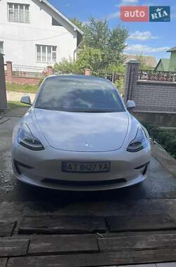 Седан Tesla Model 3 2022 в 