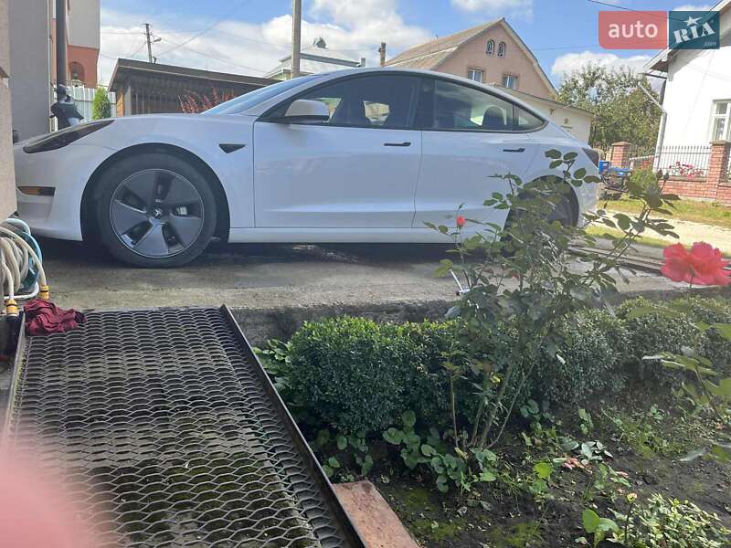 Седан Tesla Model 3 2022 в Тлумаче