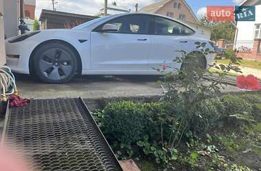 Седан Tesla Model 3 2022 в 