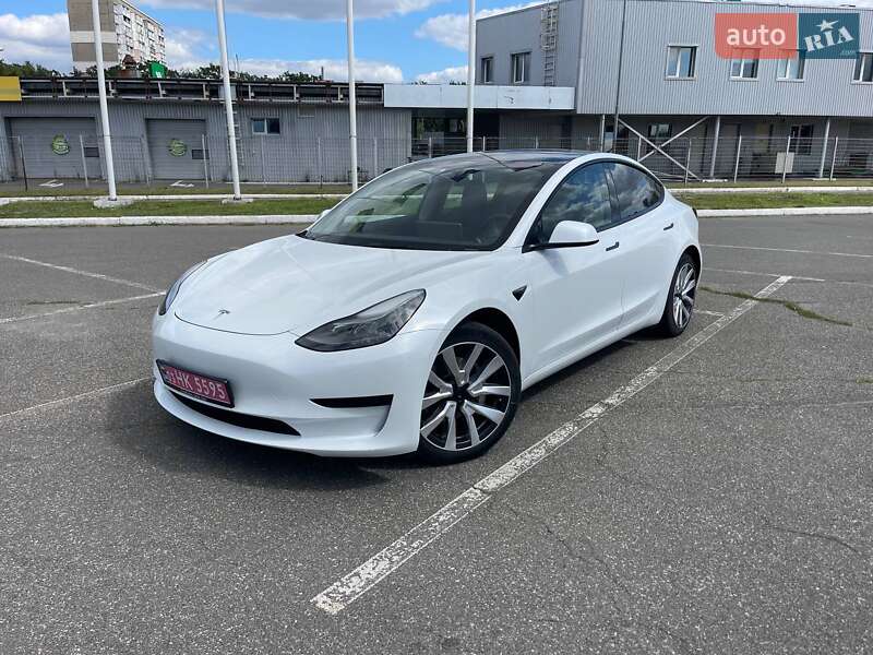 Седан Tesla Model 3 2023 в 
