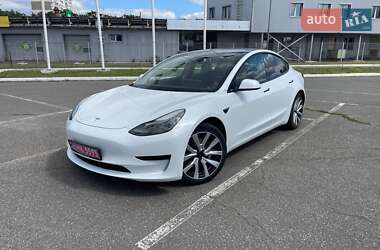 Седан Tesla Model 3 2023 в 
