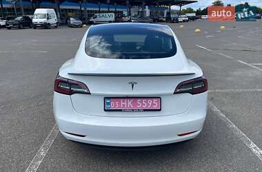 Седан Tesla Model 3 2023 в 