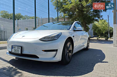 Седан Tesla Model 3 2020 в 
