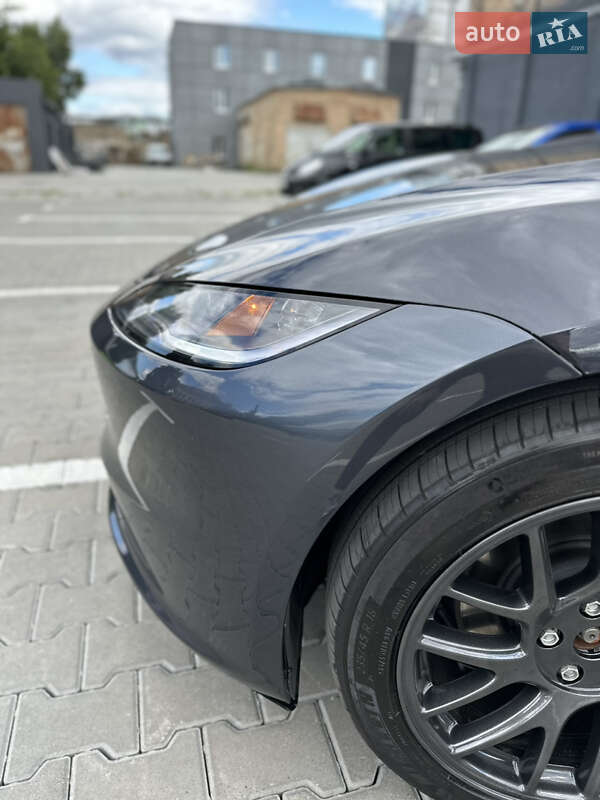 Седан Tesla Model 3 2024 в Києві