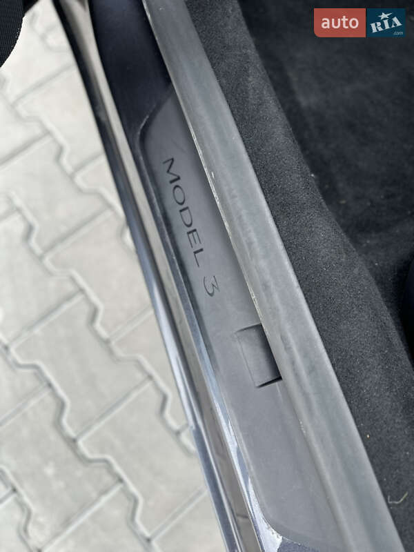 Седан Tesla Model 3 2024 в Києві