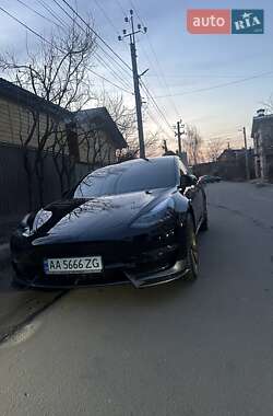 Седан Tesla Model 3 2020 в 