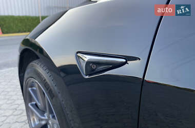 Седан Tesla Model 3 2020 в 
