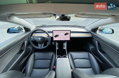 Седан Tesla Model 3 2020 в 