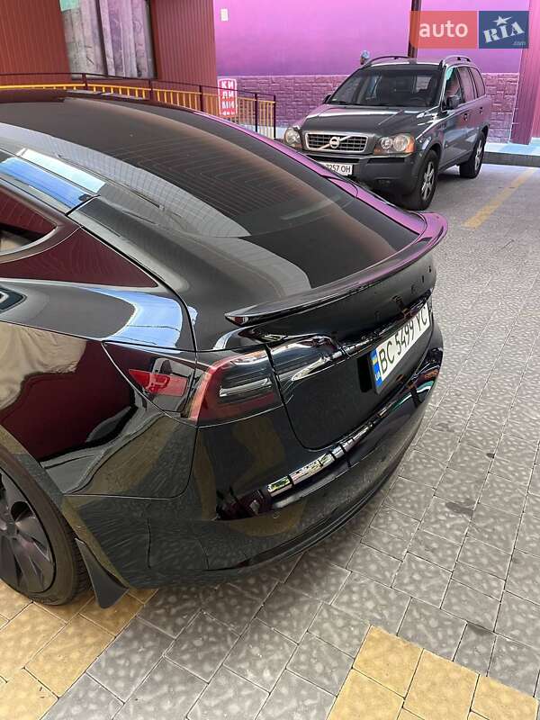 Седан Tesla Model 3 2019 в Львові