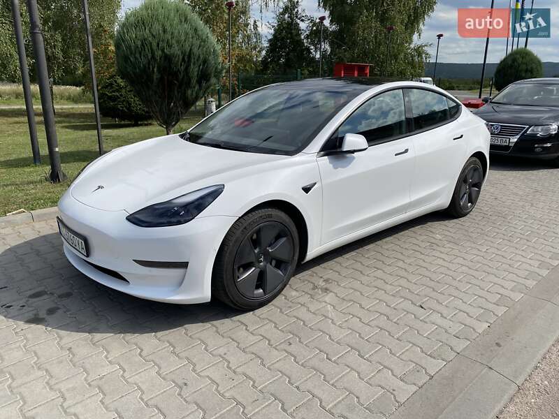 Седан Tesla Model 3 2021 в 