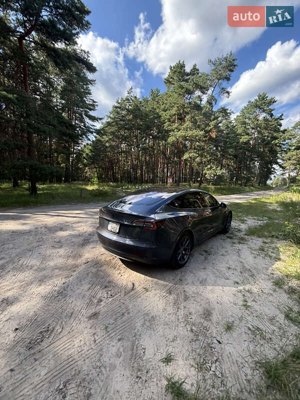 Седан Tesla Model 3 2018 в Луцке