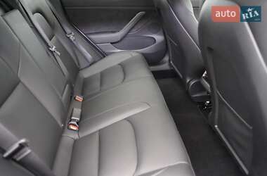 Седан Tesla Model 3 2023 в 