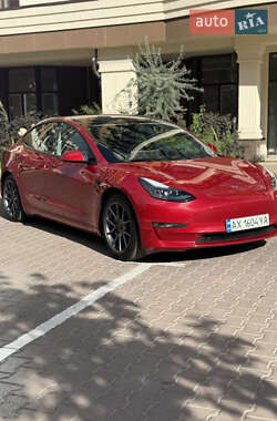 Седан Tesla Model 3 2021 в 