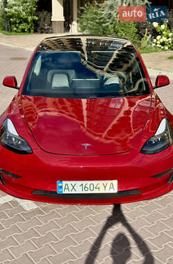 Седан Tesla Model 3 2021 в 