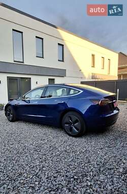Седан Tesla Model 3 2019 в 