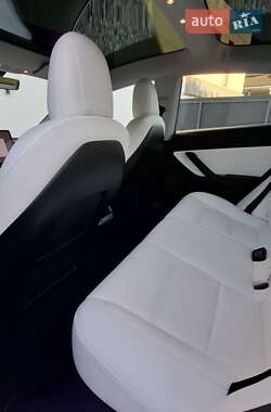 Седан Tesla Model 3 2019 в 