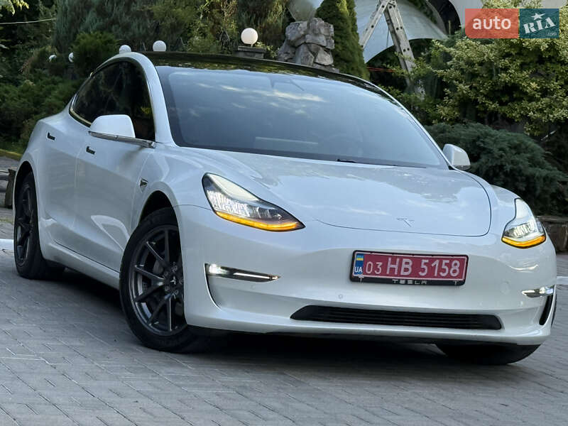 Седан Tesla Model 3 2020 в Дрогобыче