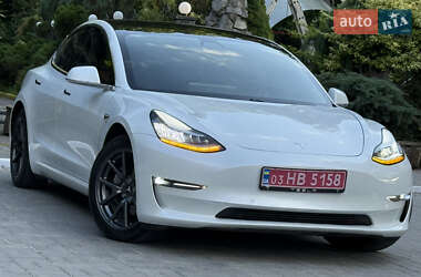 Седан Tesla Model 3 2020 в 