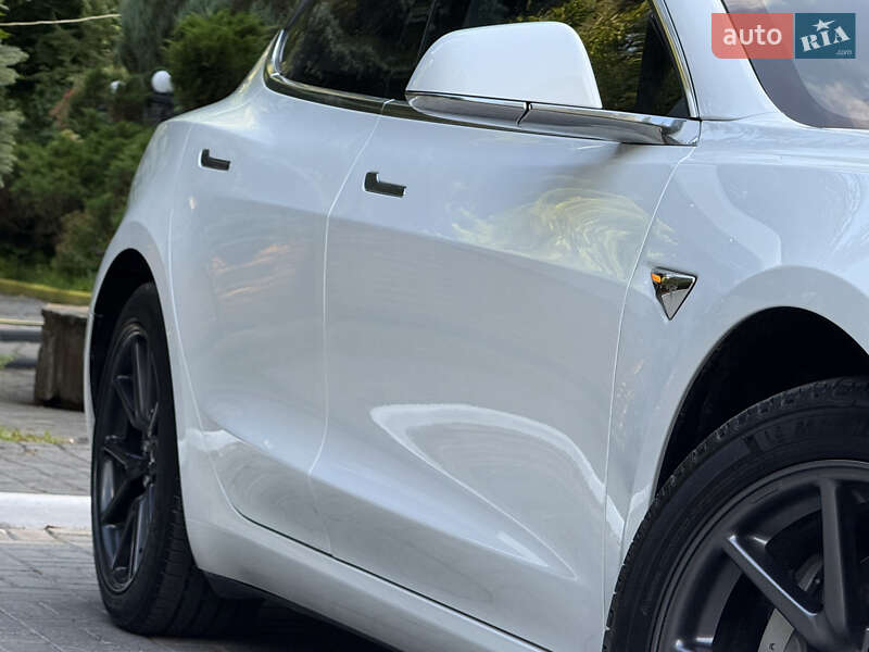 Седан Tesla Model 3 2020 в Дрогобыче