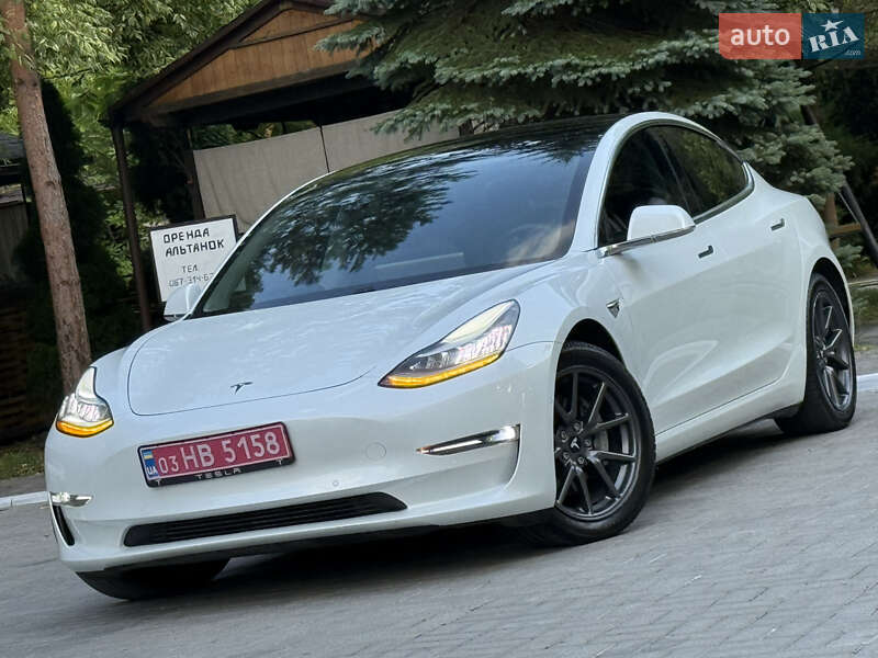 Седан Tesla Model 3 2020 в Дрогобыче