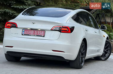 Седан Tesla Model 3 2020 в 