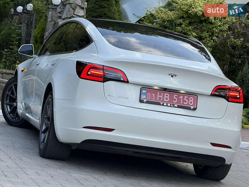 Седан Tesla Model 3 2020 в Дрогобыче