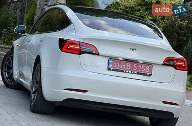 Седан Tesla Model 3 2020 в 