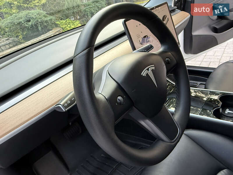Седан Tesla Model 3 2020 в Дрогобыче