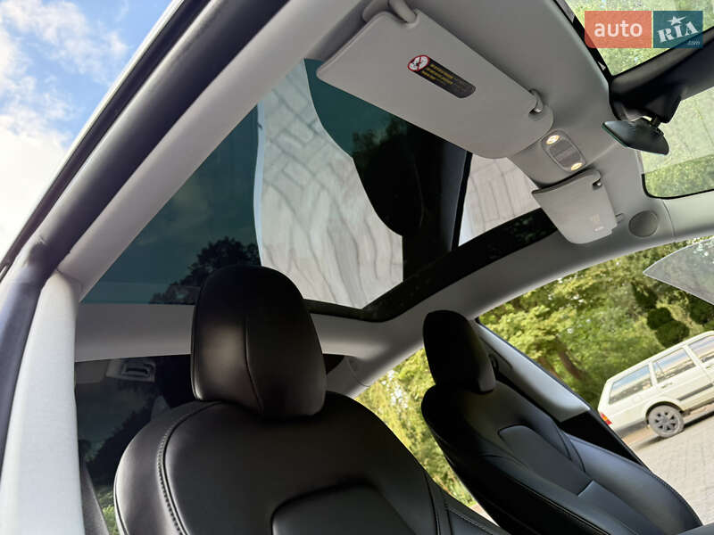 Седан Tesla Model 3 2020 в Дрогобыче
