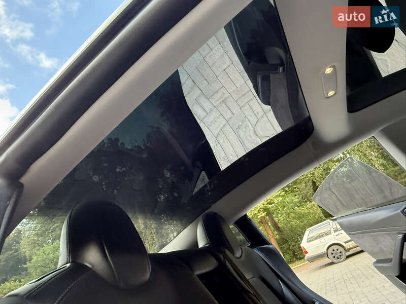 Седан Tesla Model 3 2020 в Дрогобыче