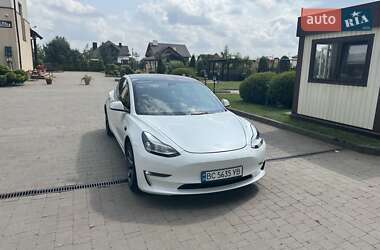 Седан Tesla Model 3 2022 в 