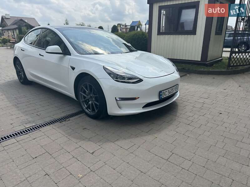 Седан Tesla Model 3 2022 в Стрые