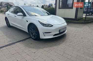 Седан Tesla Model 3 2022 в 