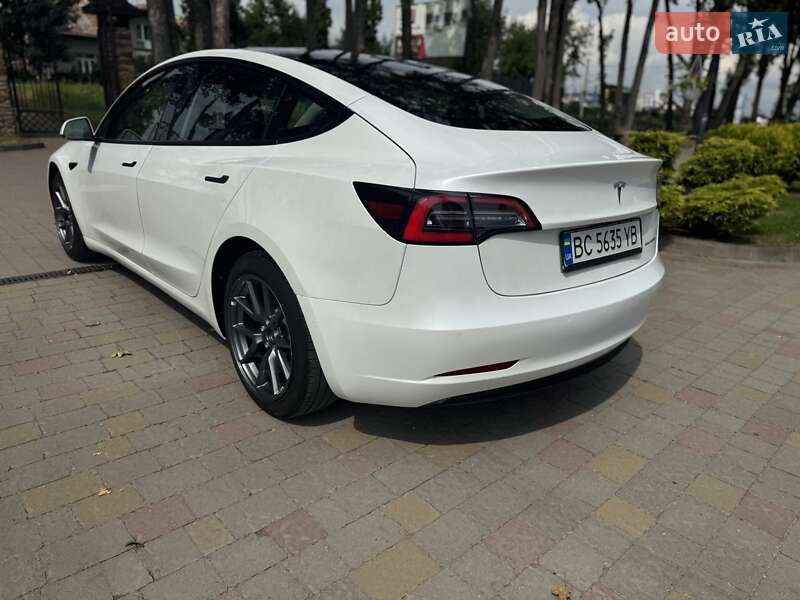 Седан Tesla Model 3 2022 в Стрые