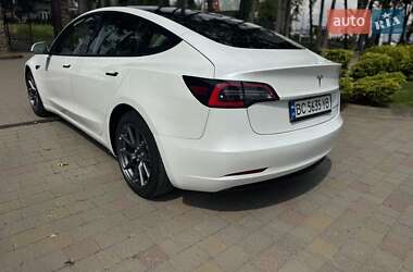 Седан Tesla Model 3 2022 в 