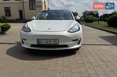 Седан Tesla Model 3 2022 в 