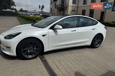 Седан Tesla Model 3 2022 в 