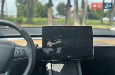 Седан Tesla Model 3 2022 в 